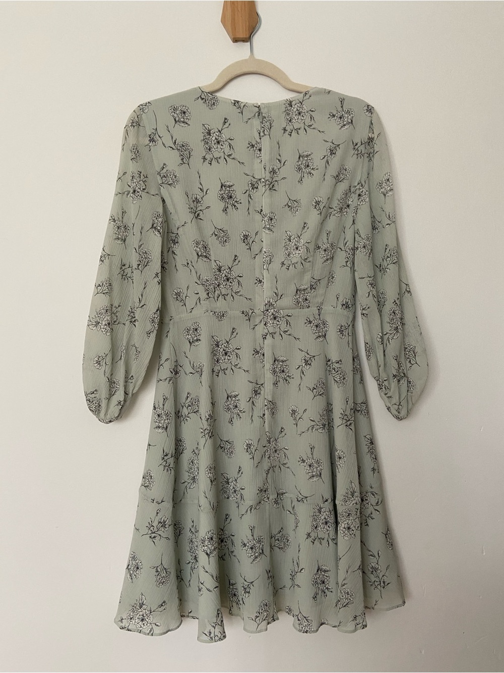 Club Monaco Pitched Sleeve Mini Dress in Light Green Floral size 4 - Picture 7 of 10